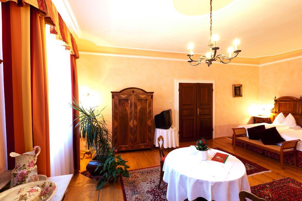 Gasthof Braeuer - Familie Eibensteiner Weißkirchen in Steiermark 외부 사진