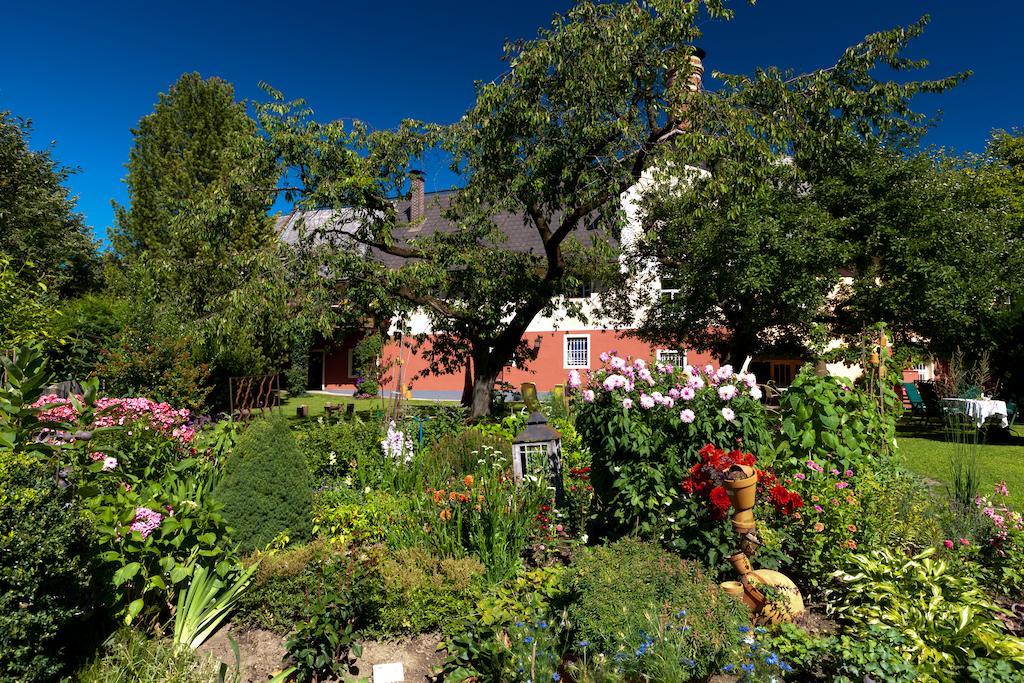 Gasthof Braeuer - Familie Eibensteiner Weißkirchen in Steiermark 외부 사진