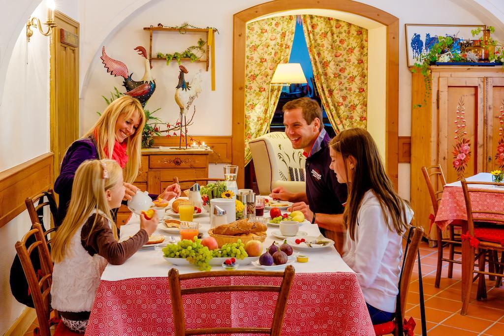 Gasthof Braeuer - Familie Eibensteiner Weißkirchen in Steiermark 외부 사진